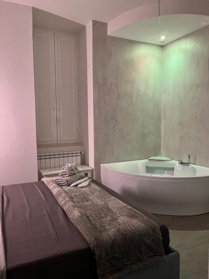 The Secret Garden Apartment ซาแลร์โน ภายนอก รูปภาพ