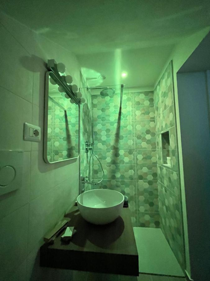 The Secret Garden Apartment ซาแลร์โน ภายนอก รูปภาพ