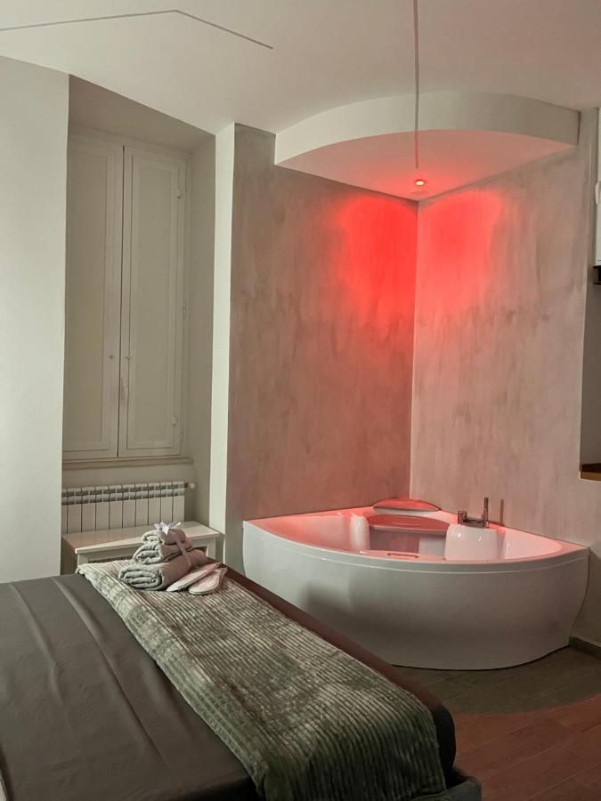 The Secret Garden Apartment ซาแลร์โน ภายนอก รูปภาพ
