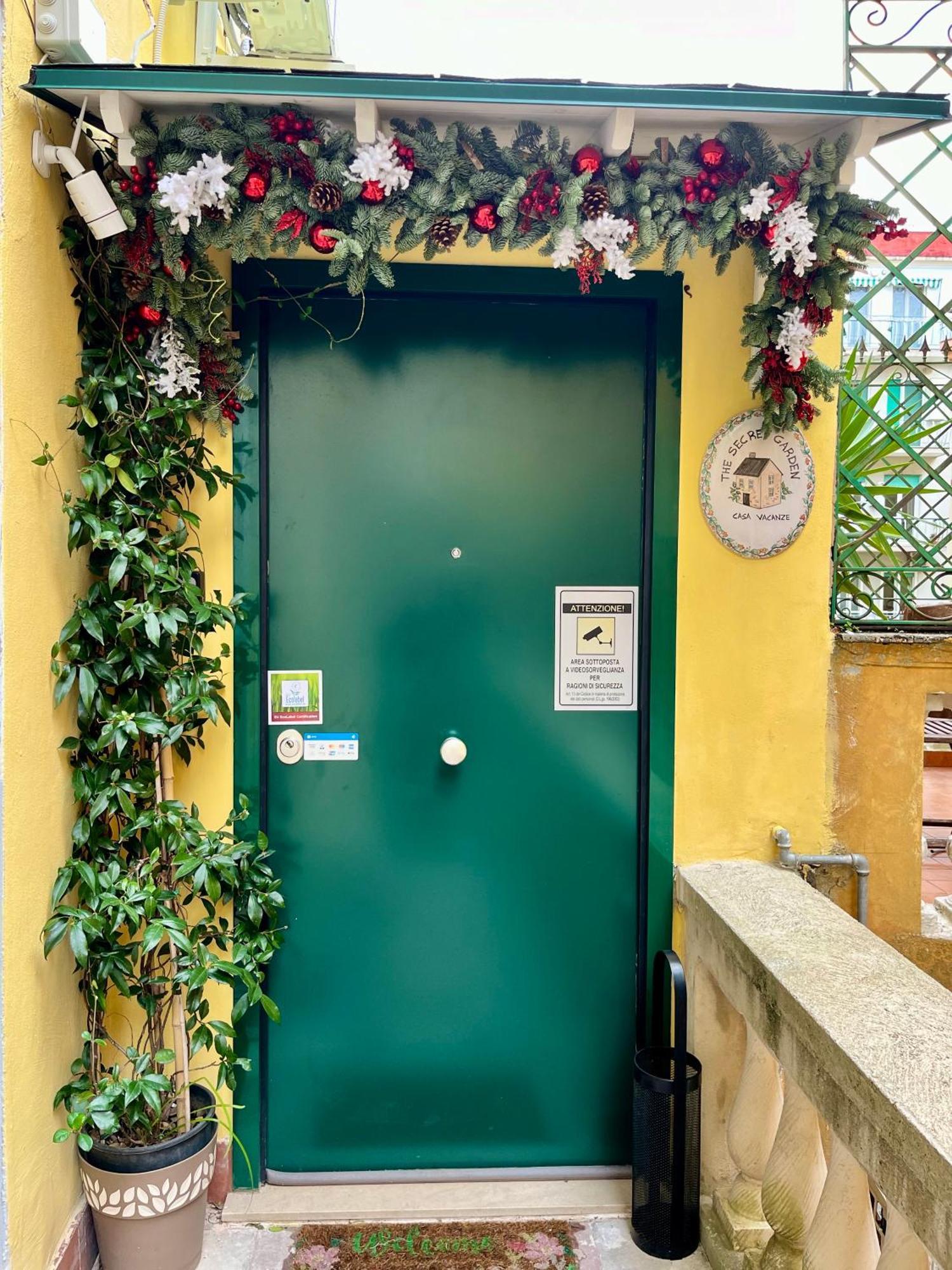 The Secret Garden Apartment ซาแลร์โน ภายนอก รูปภาพ